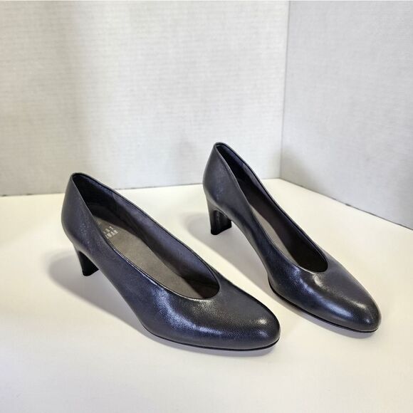 Stuart Weitzman  - Picture 7 of 8